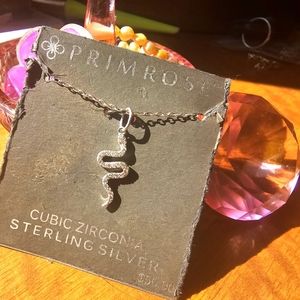 Primrose dainty Snake Necklace